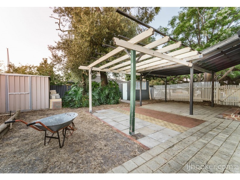 35 Asteroid Way, Carlisle WA 6101