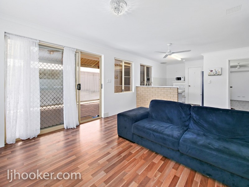14 Plumdale Way, Woodvale WA 6026