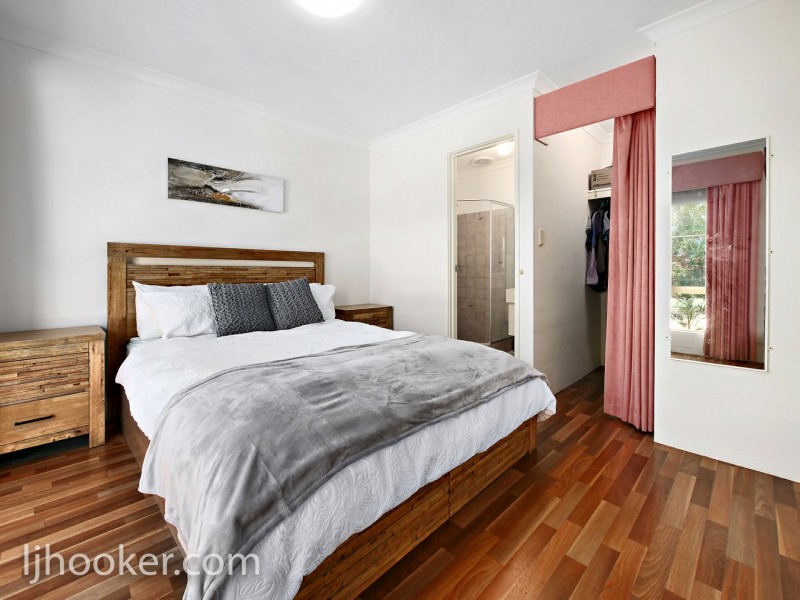 14 Plumdale Way, Woodvale WA 6026
