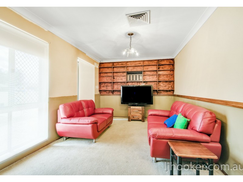 1 Longfield Road, Maddington WA 6109