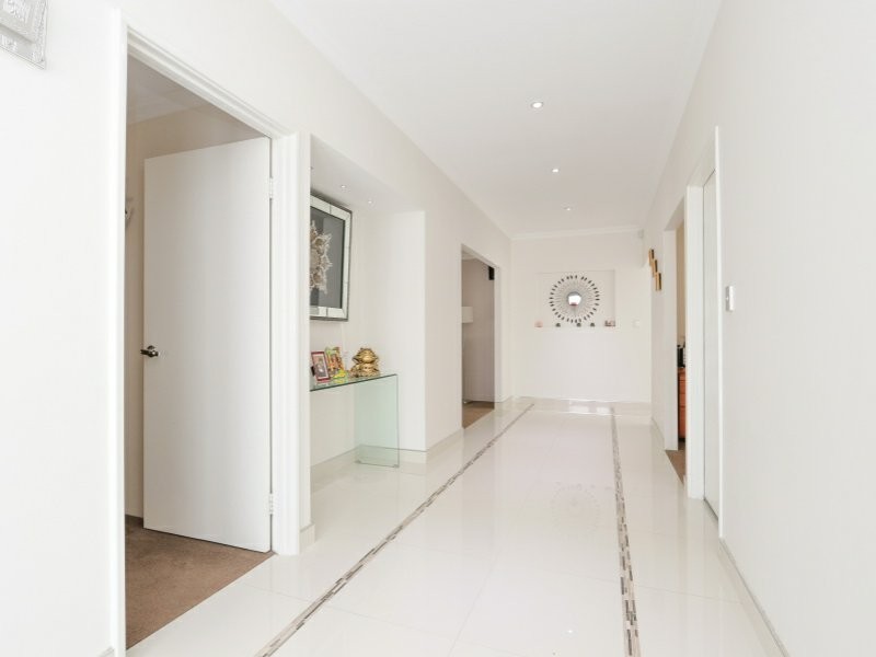 44 Ayer Road, Queens Park WA 6107