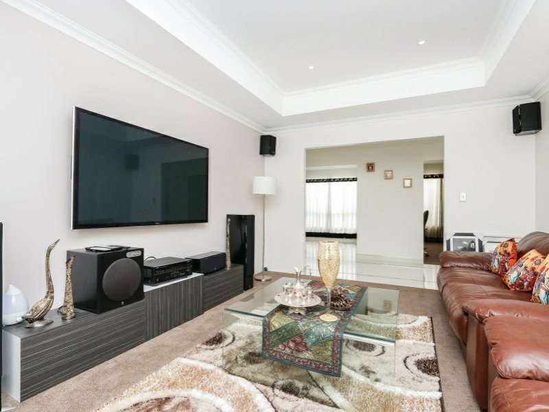 44 Ayer Road, Queens Park WA 6107