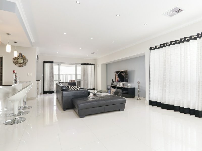 44 Ayer Road, Queens Park WA 6107