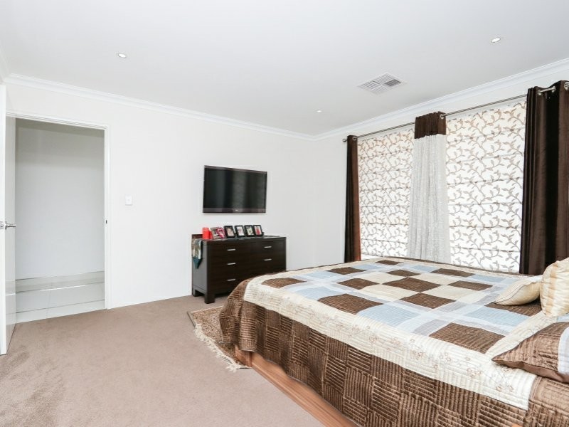 44 Ayer Road, Queens Park WA 6107