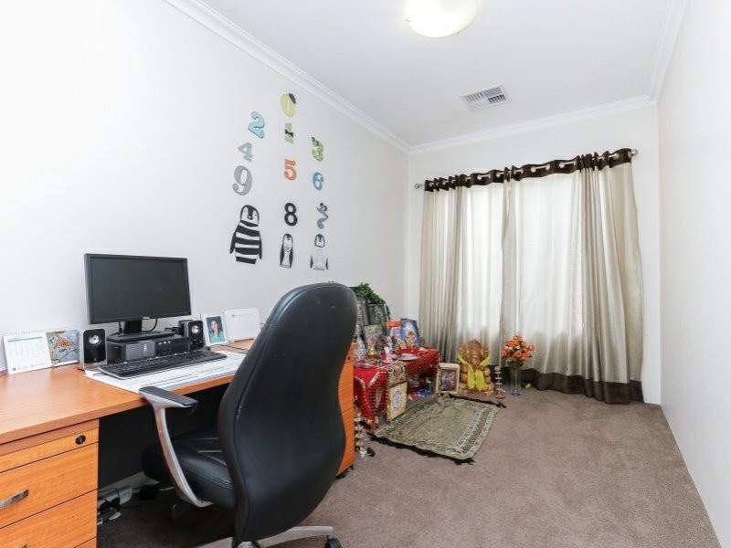 44 Ayer Road, Queens Park WA 6107