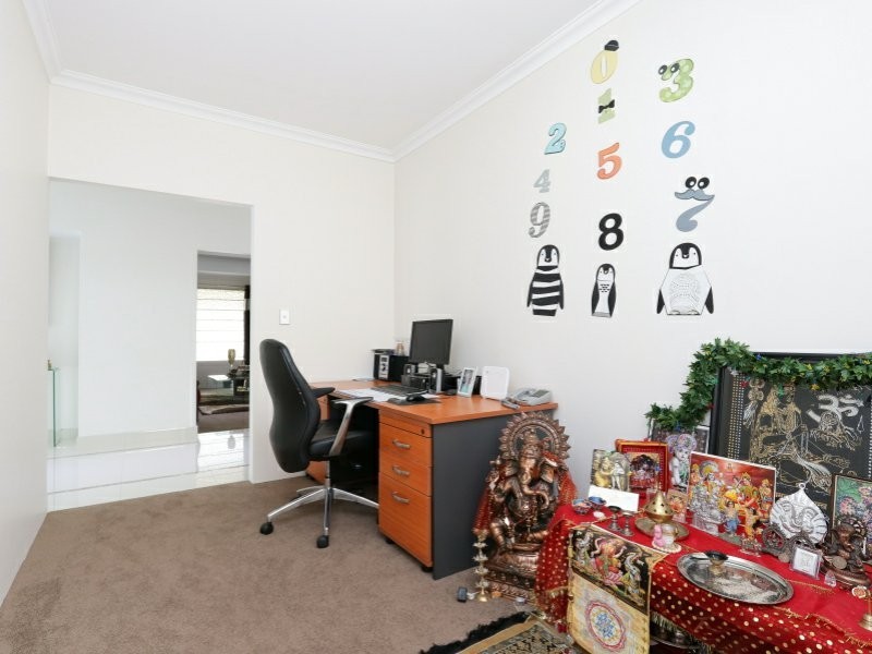 44 Ayer Road, Queens Park WA 6107