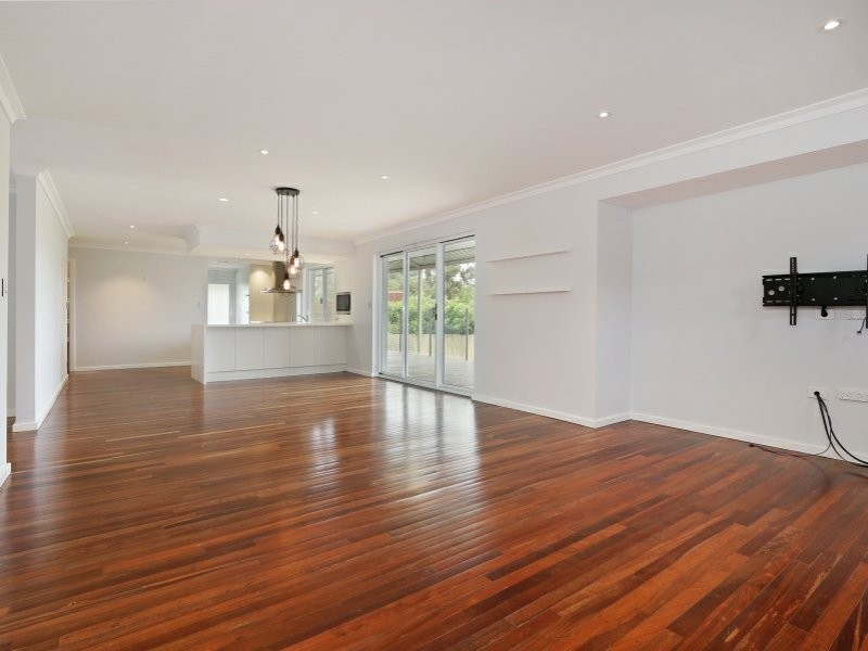 4 Boston Way, Booragoon WA 6154