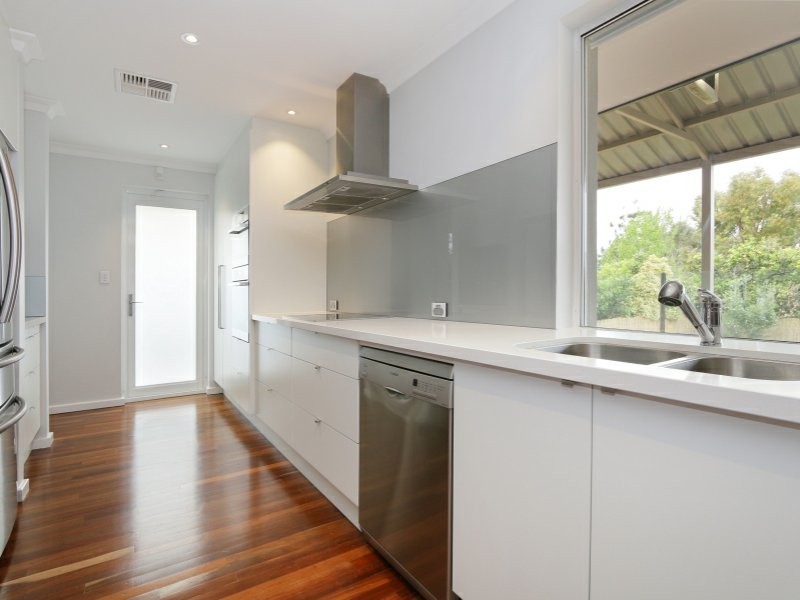 4 Boston Way, Booragoon WA 6154