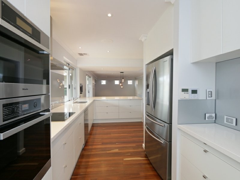 4 Boston Way, Booragoon WA 6154