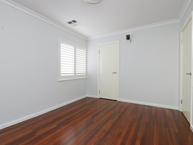 4 Boston Way, Booragoon WA 6154