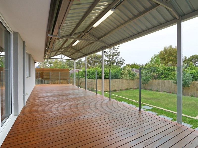 4 Boston Way, Booragoon WA 6154