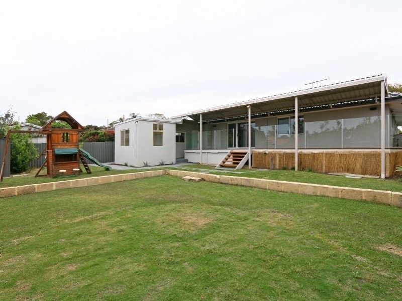 4 Boston Way, Booragoon WA 6154