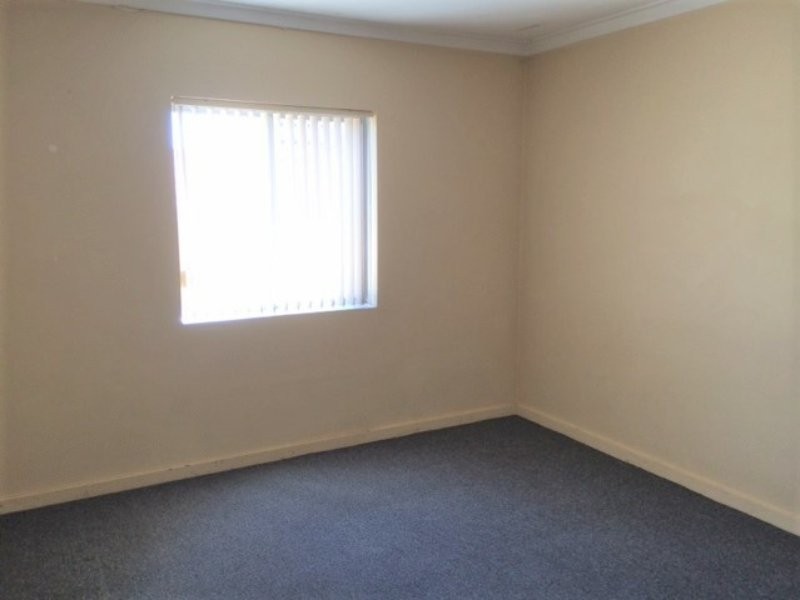 4/307 Wharf Street, Queens Park WA 6107