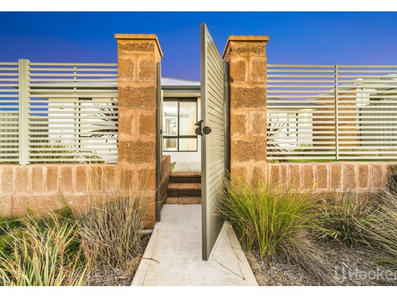 1 Oriel Lane, Piara Waters WA 6112