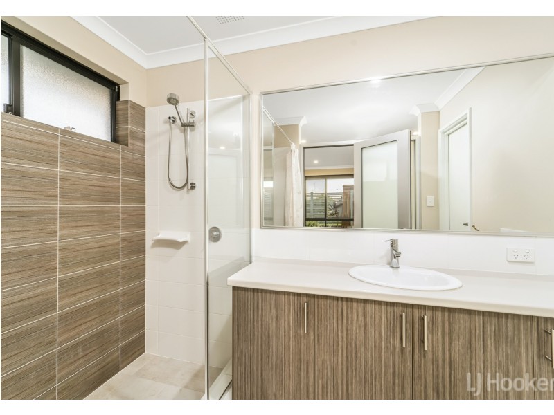 1 Oriel Lane, Piara Waters WA 6112