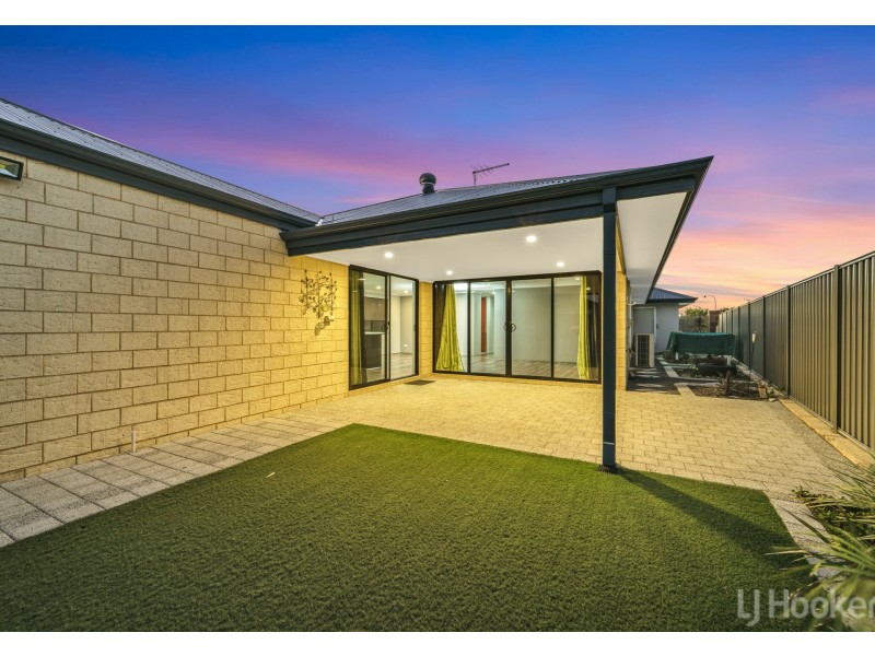 1 Oriel Lane, Piara Waters WA 6112