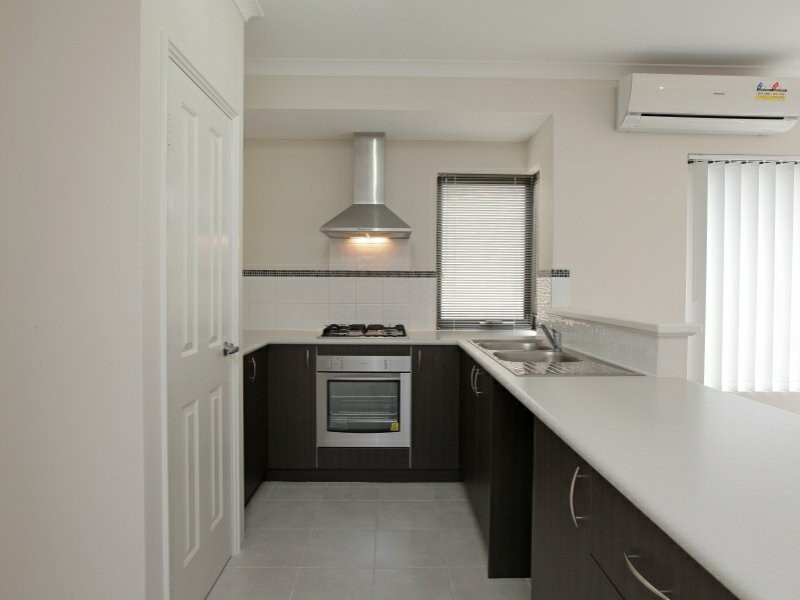 6/7 Stockman Way, Cannington WA 6107