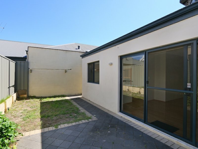 2 Manuel Crescent, Redcliffe WA 6104