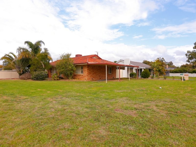 7 Devine Street, Maddington WA 6109