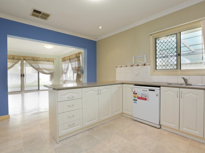 7 Devine Street, Maddington WA 6109