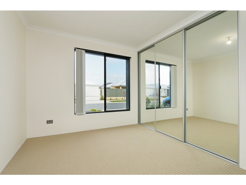 4 Telopea Way, Piara Waters WA 6112