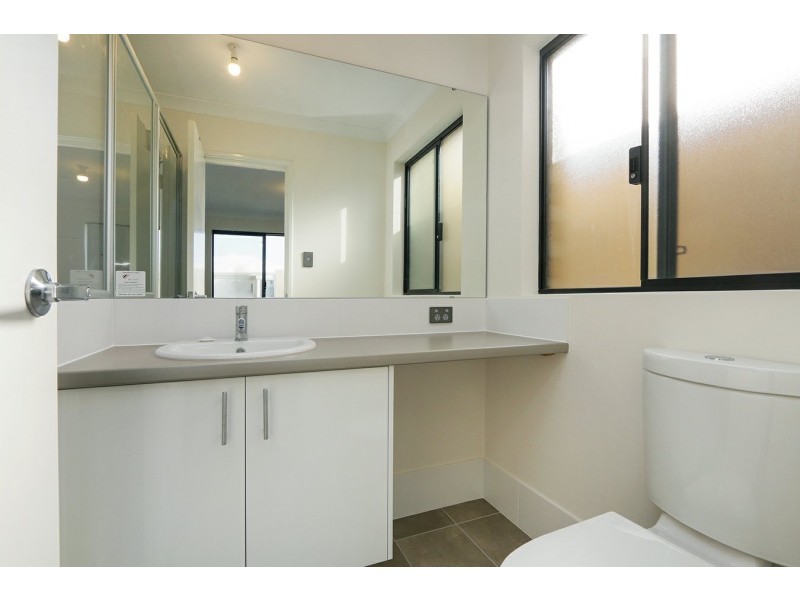 4 Telopea Way, Piara Waters WA 6112