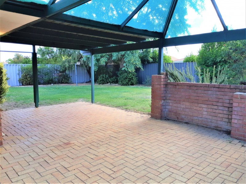 22 Larkspur Place, Thornlie WA 6108