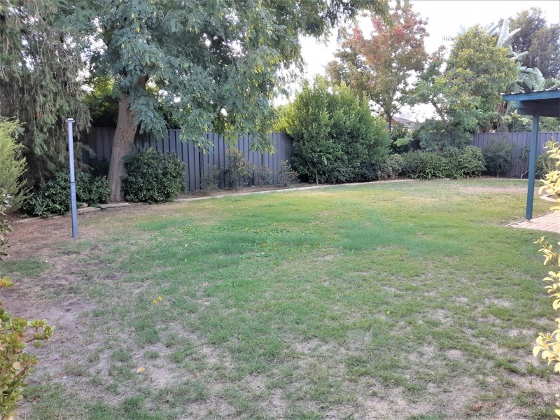 22 Larkspur Place, Thornlie WA 6108