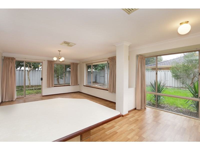 4 Galaxy Way, Carlisle WA 6101