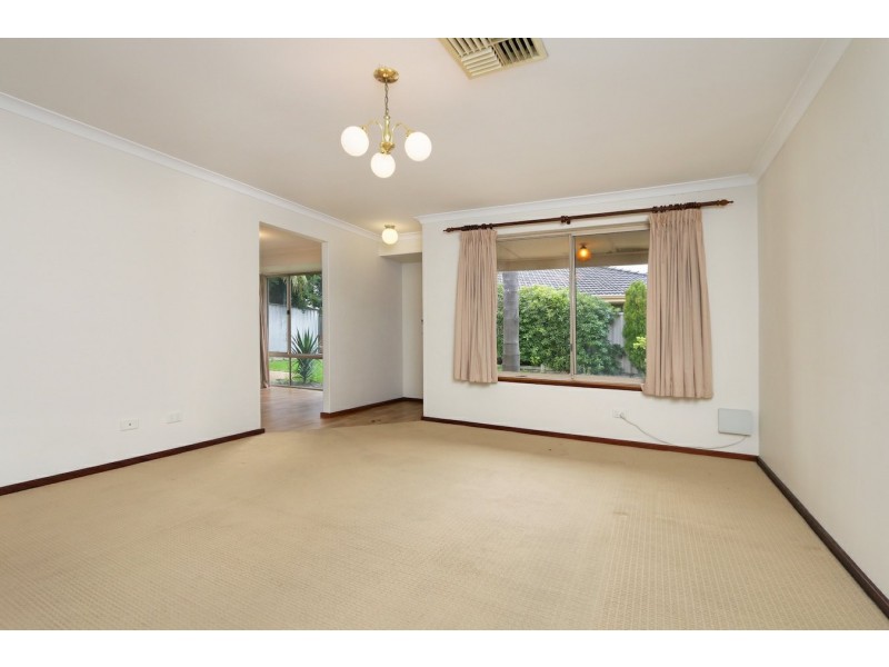 4 Galaxy Way, Carlisle WA 6101