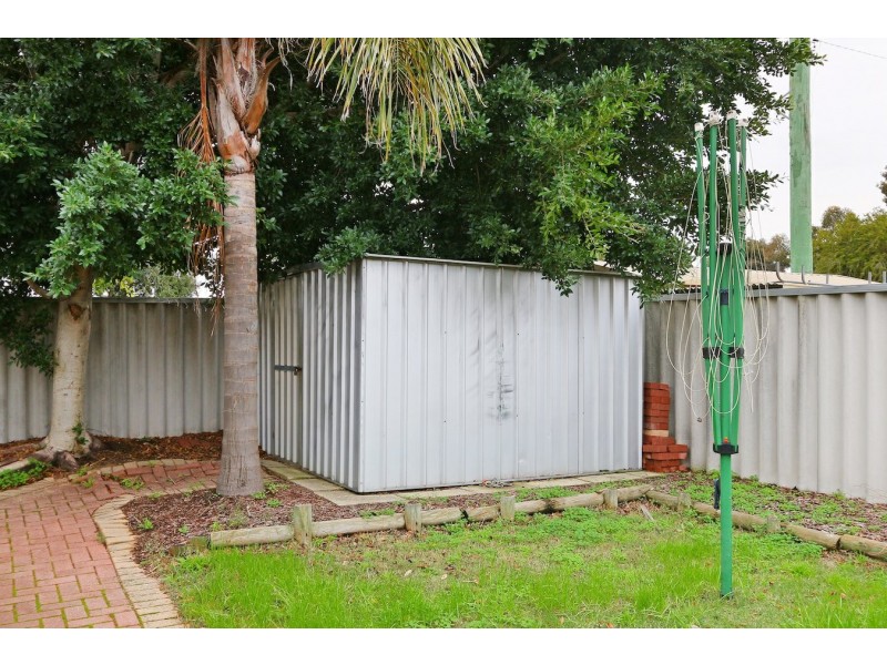 4 Galaxy Way, Carlisle WA 6101