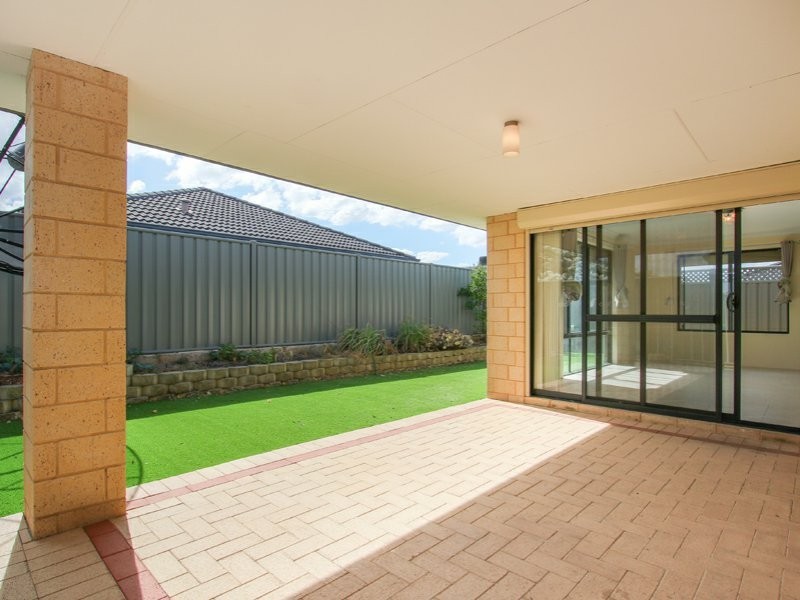 17 Reginald Street, Queens Park WA 6107