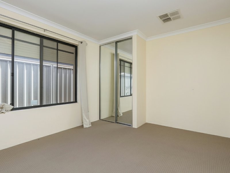 17 Reginald Street, Queens Park WA 6107