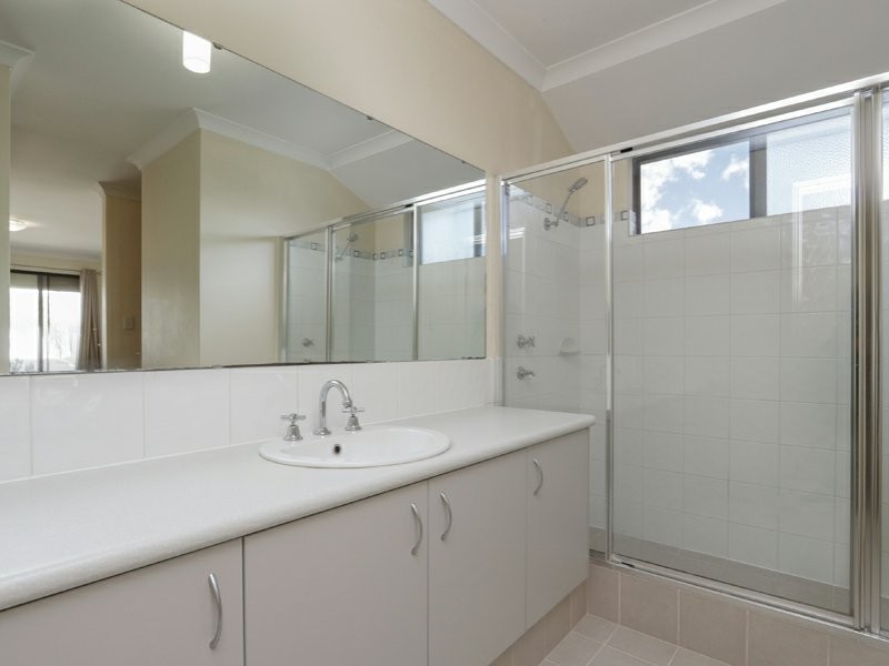 17 Reginald Street, Queens Park WA 6107