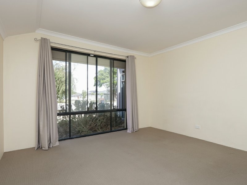 17 Reginald Street, Queens Park WA 6107