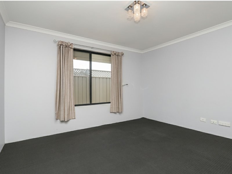 17 Reginald Street, Queens Park WA 6107