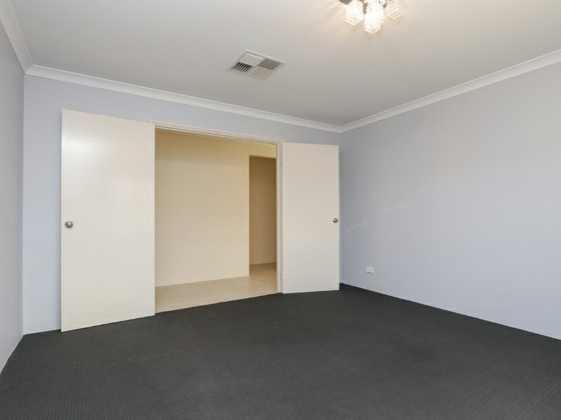 17 Reginald Street, Queens Park WA 6107