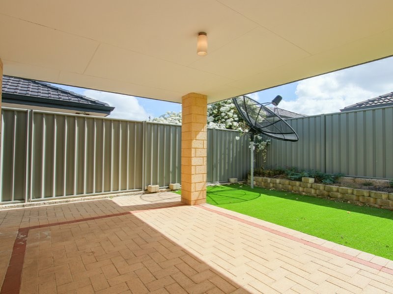 17 Reginald Street, Queens Park WA 6107