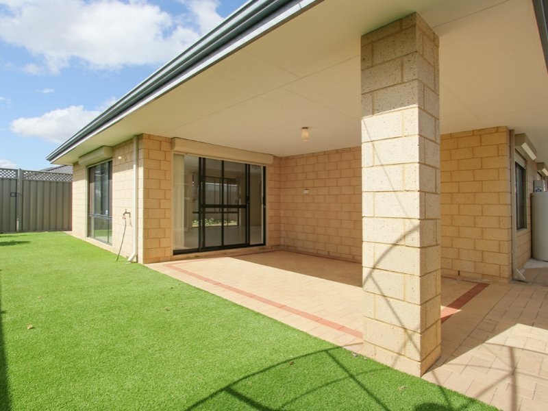 17 Reginald Street, Queens Park WA 6107