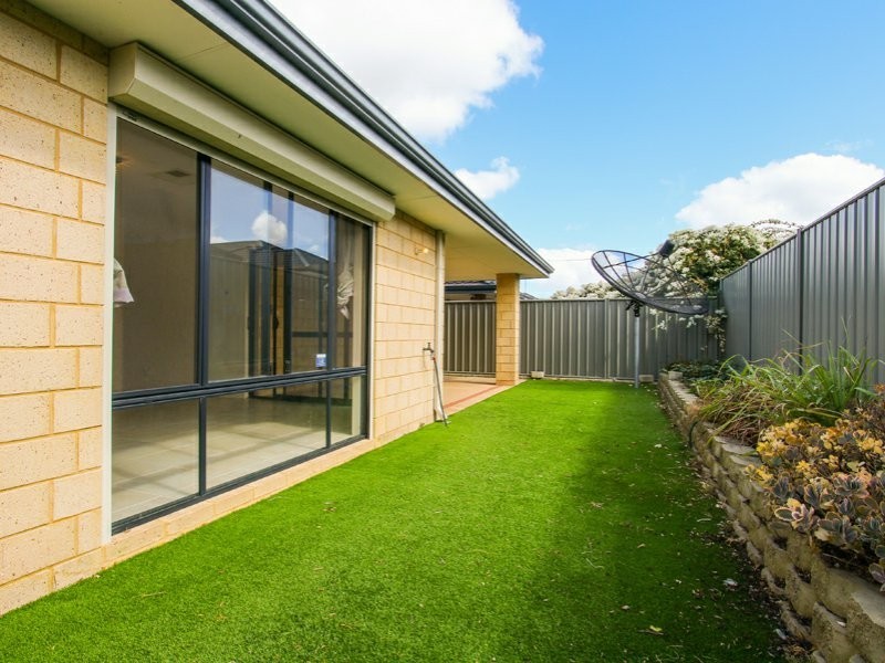 17 Reginald Street, Queens Park WA 6107