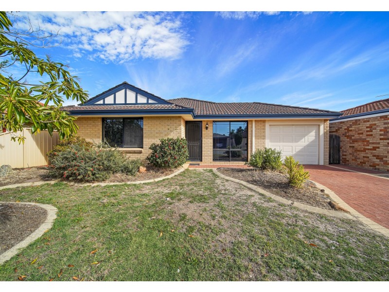 12 Mannix Pass, Queens Park WA 6107