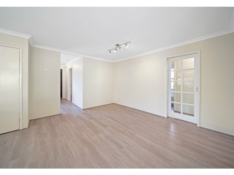 12 Mannix Pass, Queens Park WA 6107
