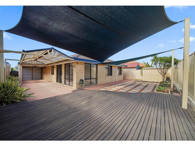 12 Mannix Pass, Queens Park WA 6107