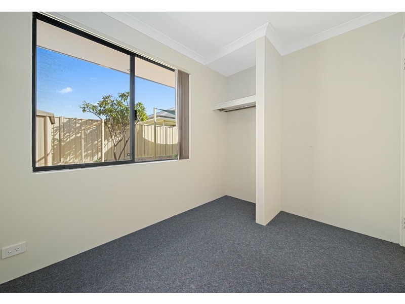 12 Mannix Pass, Queens Park WA 6107