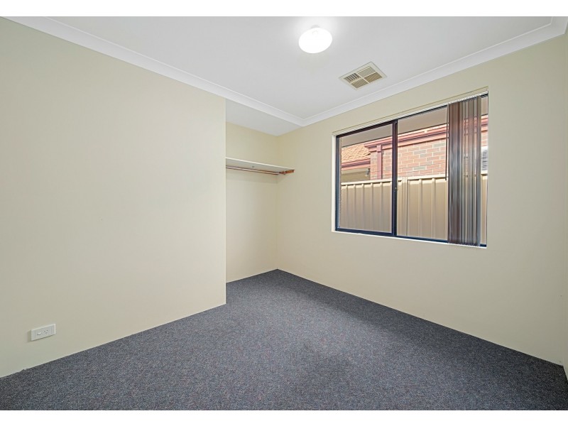 12 Mannix Pass, Queens Park WA 6107