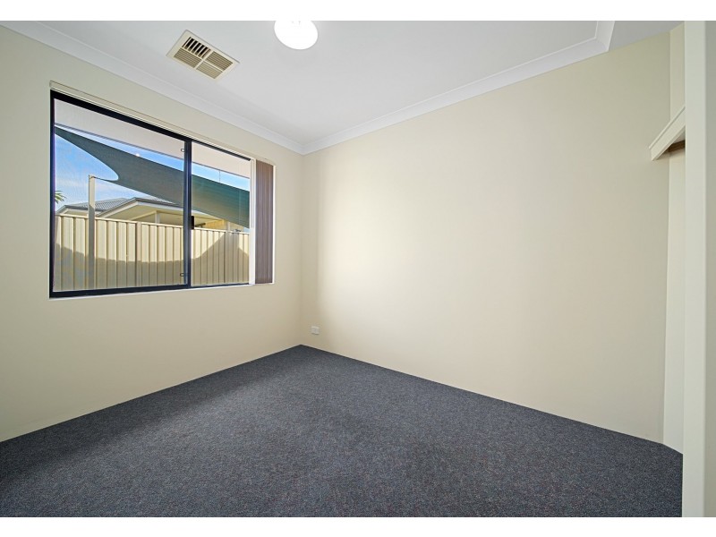 12 Mannix Pass, Queens Park WA 6107
