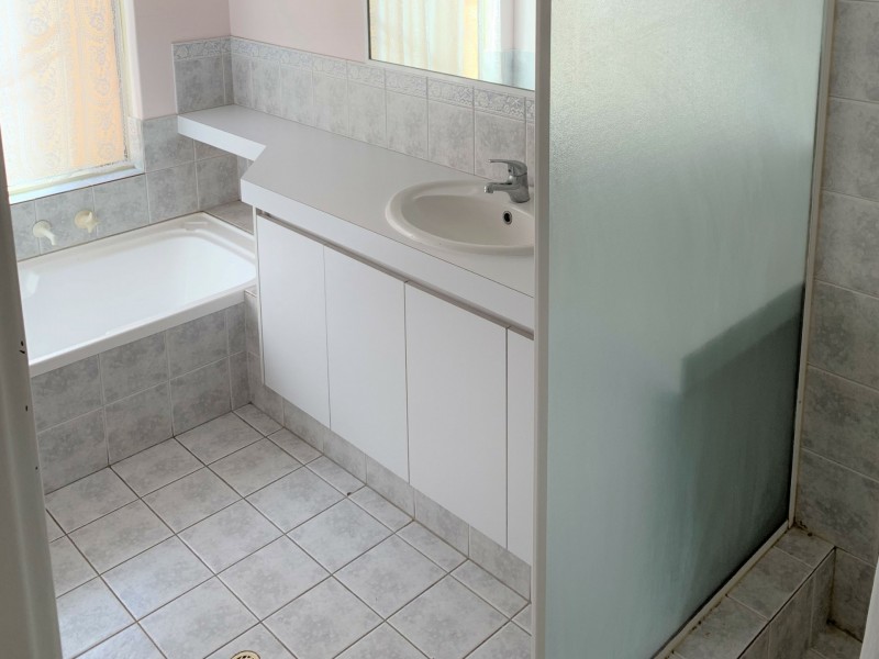 1/2 Cueesun Court, Redcliffe WA 6104