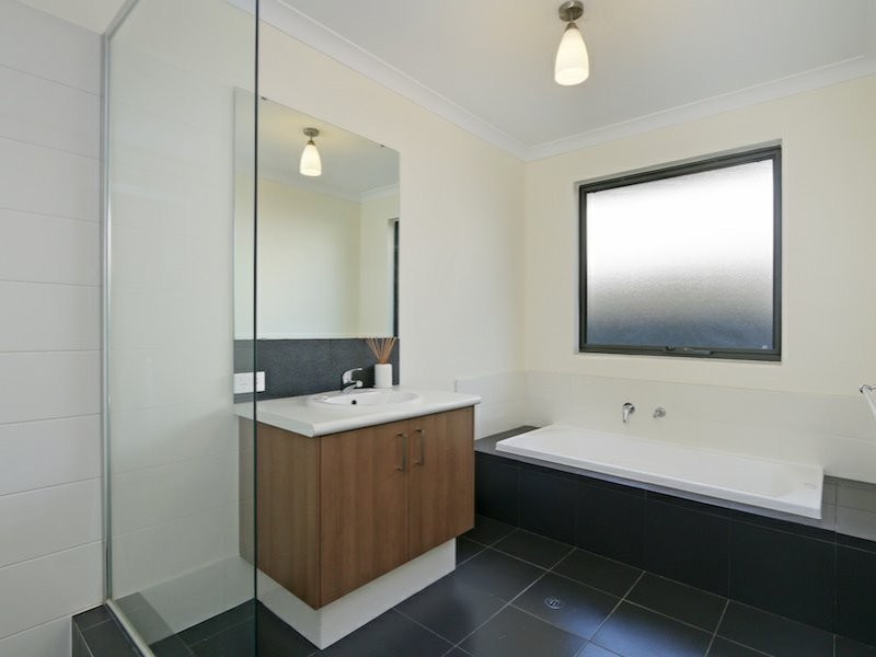 5 Vienta Street, Aveley WA 6069