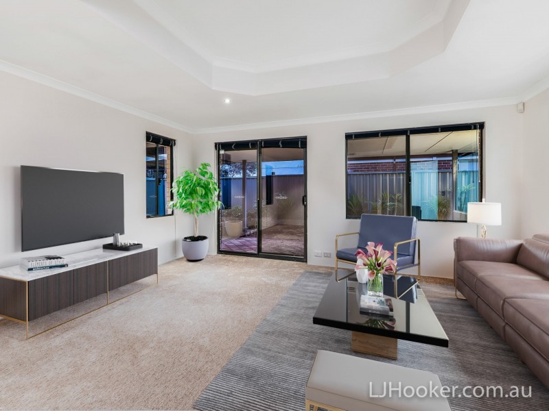 55 Bruce Road, Wattle Grove WA 6107