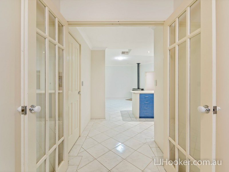 55 Bruce Road, Wattle Grove WA 6107